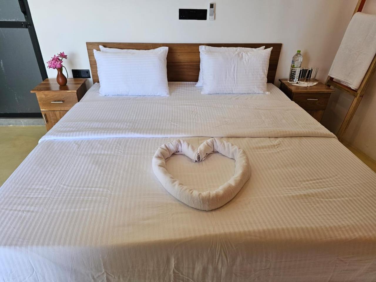 Muthu Sea View Hiriketiya Hotel Диквела Екстериор снимка